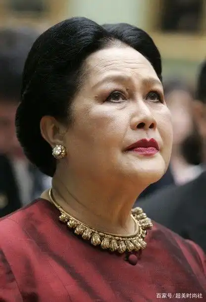 泰国太后不让晚辈戴王冠,自己却曾是"王冠控",审美不输英女王