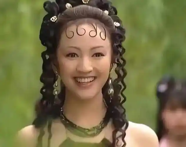 1999年,罗海琼参演了电视剧《苏妲己》,凭借着出色演绎和极具辨识度的