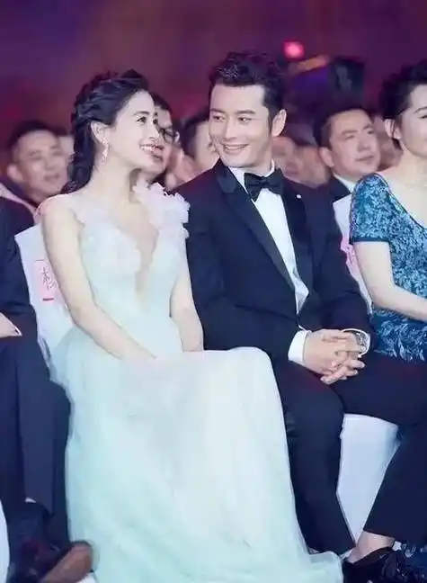 黄晓明的3代全家福碰上杨颖的单人情人节:那个事还用得着官宣?