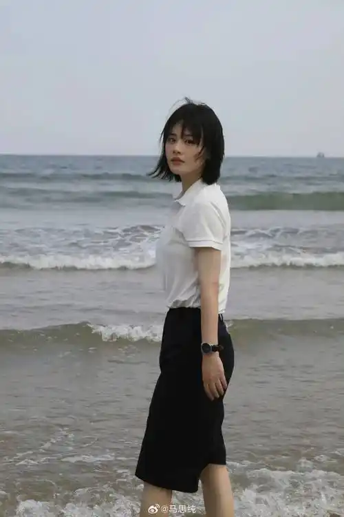 美拉德的妆容也有一种绒毛感,就像马思纯这种自身的睫毛本来就很长