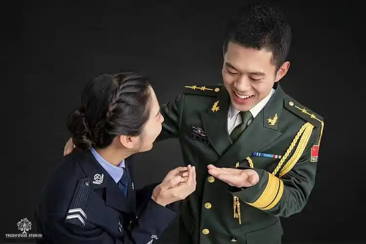 情侣军人写真