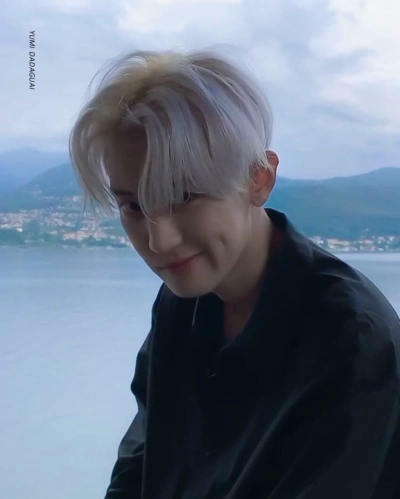 朴灿烈银发街景