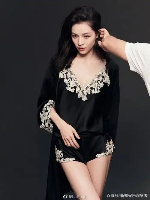 钟楚曦的睡衣代言,令人怦然心动