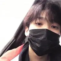 超酷戴口罩男生头像