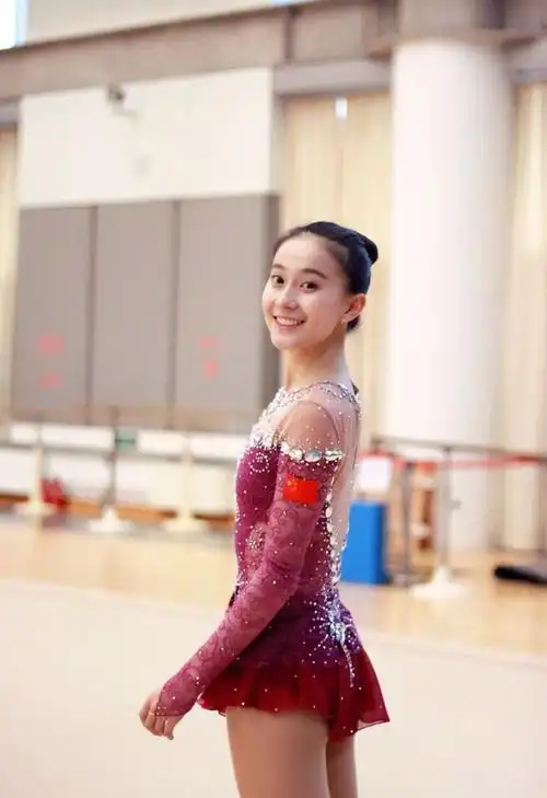 运动型校花评选张豆豆夺亚 冠军腿长1米2