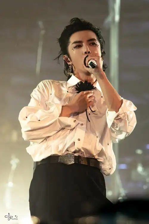 华晨宇鸟巢四面台演唱会第一人##2023华晨宇火星演唱会