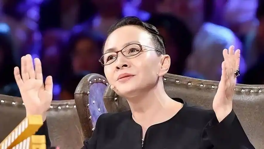 英达为了她抛弃了宋丹丹,长得不漂亮的梁欢怎么能俘获他的心呢?