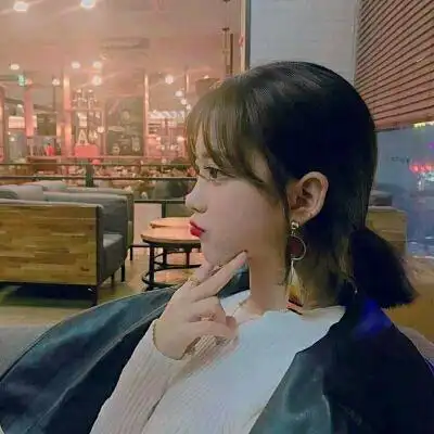 2020微信伤感的女生头像带着绝望 不想见的人笑脸相迎