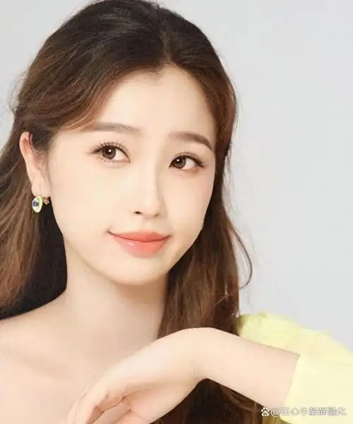 20岁就有5家公司,400亿小公主,虞书欣当明星纯属为了玩