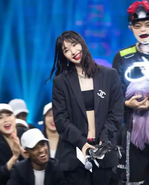 李菲儿没说一句话却已经赢了