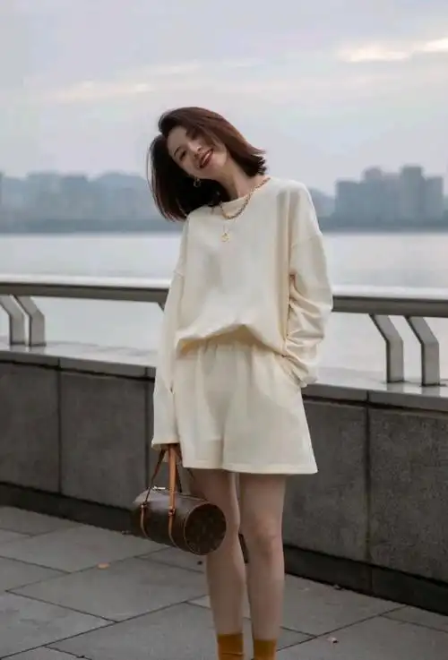 原创日常穿搭也需要时尚感,简约又不失高级的休闲风格,精致又减龄