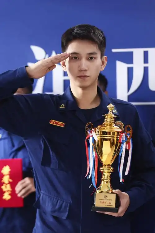 坚定不移,楼站工作现场照放送～@王子奇是演员王子奇