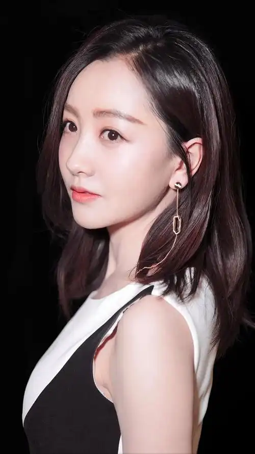 杨蓉:清纯优雅,美丽可爱!__财经头条