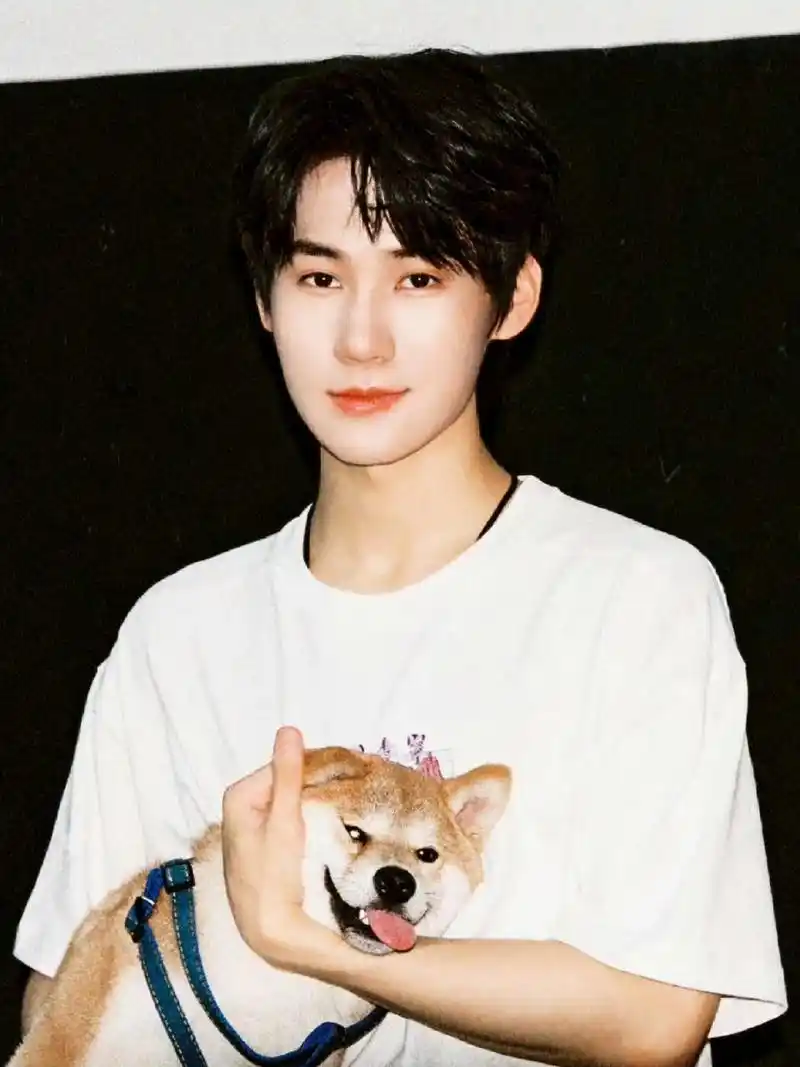 张真源男友壁纸第四弹 ##tnt时代少年团# #神图# #张真源壁纸