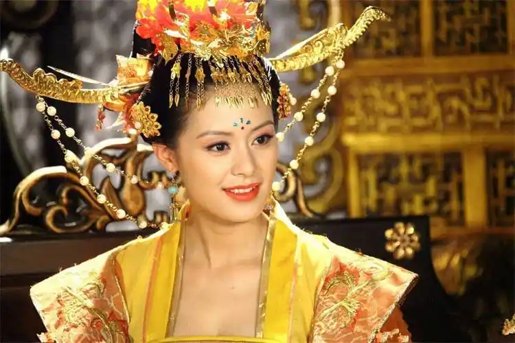 王力可也有不错表现,《梦回唐朝》的武则天,《舞乐传奇》的韦贵妃,都