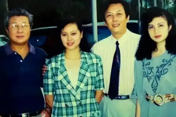 回顾演员壮丽:嫁大12岁唐国强,连生两子,如今一家五口其乐融融