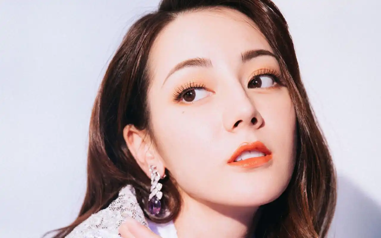 迪丽热巴仙气写真桌面壁纸