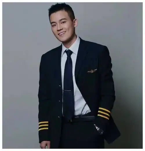 欧豪:帅气迷人的时尚偶像,吸睛十足,引爆你的潮流风向!