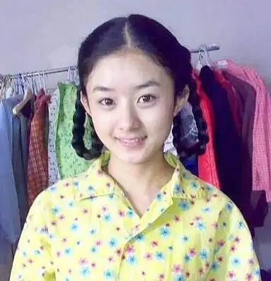 赵丽颖选秀照曝光 成名之前圆脸呆萌气质很清秀