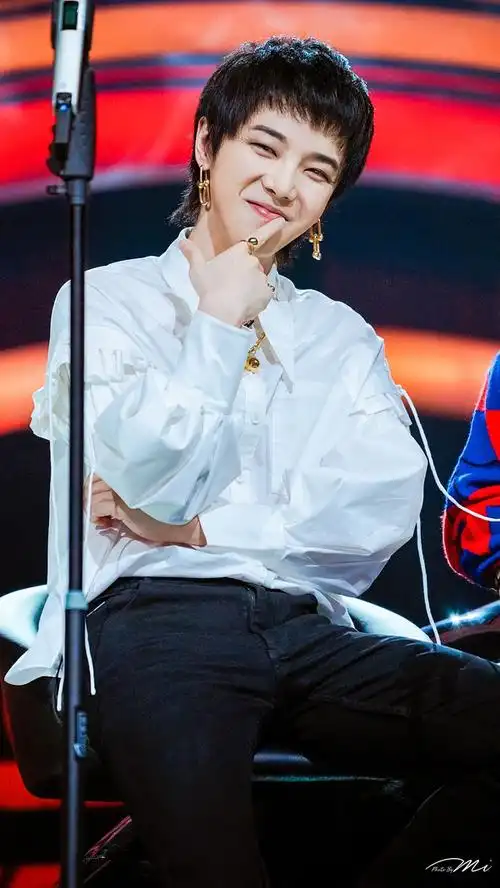 求一张华晨宇笑的甜甜的适合当头像的照片变身治愈楼