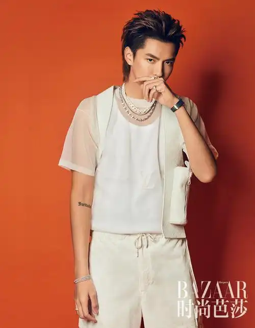 继收获国内十大刊满贯吴亦凡登时尚芭莎日本版开季刊封面