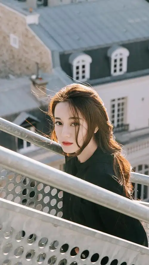 迪丽热巴休闲时尚高清手机壁纸