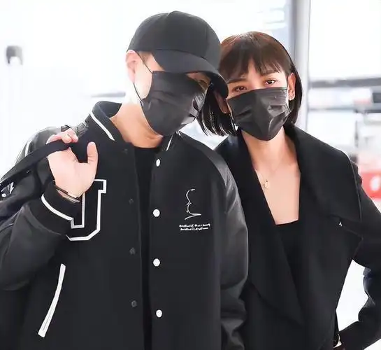 刘恺威37岁现任女友居然是我们熟悉的她短发配透视裙美艳风情