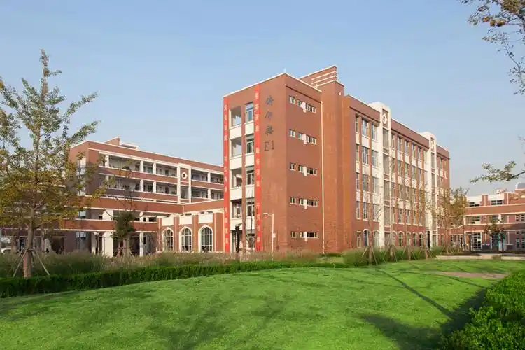 p>南通大学附属中学,简称"通大附中",地处 a target="_blank" href="