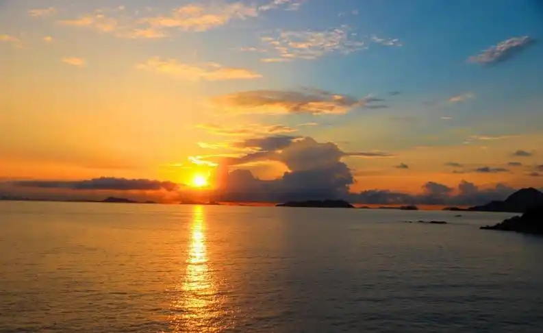 13关于大海日出的美文 _晶羽文学网