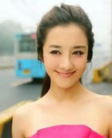 曾被称为古装美人,被狗咬导致"毁容",如今整容3次仍翻不了身_李依晓