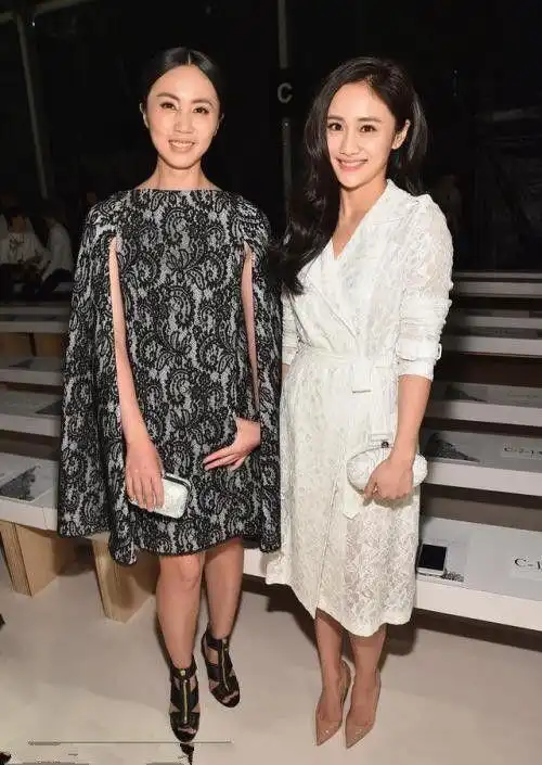 孙莉文艺气息很足,条纹衫配阔腿裤,没曲线全靠身高撑着!