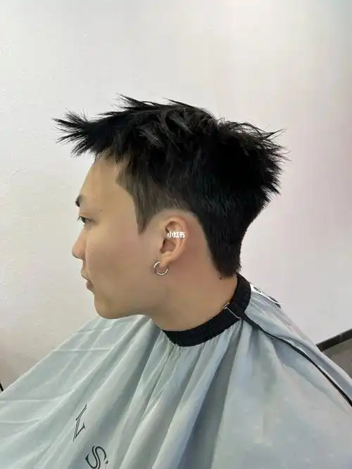 男生发型高额头发量少