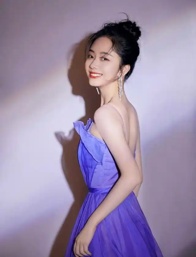 谭松韵小花旦写真集:甜美可爱,清新靓丽!