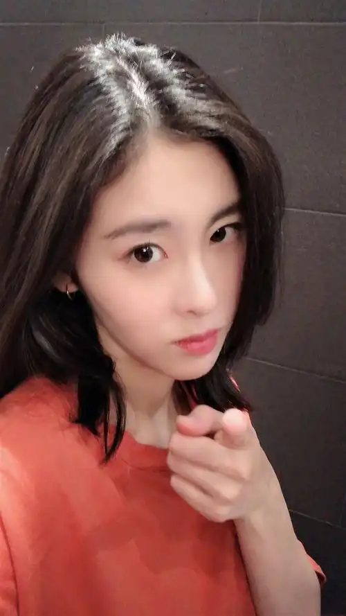 张碧晨晒自拍惹争议,颜值忽高忽低这是怎么了?-搜狐大视野-搜狐新闻