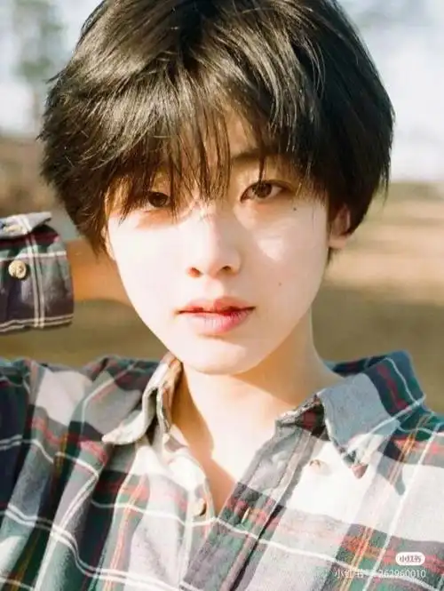 运动短发女图片大全