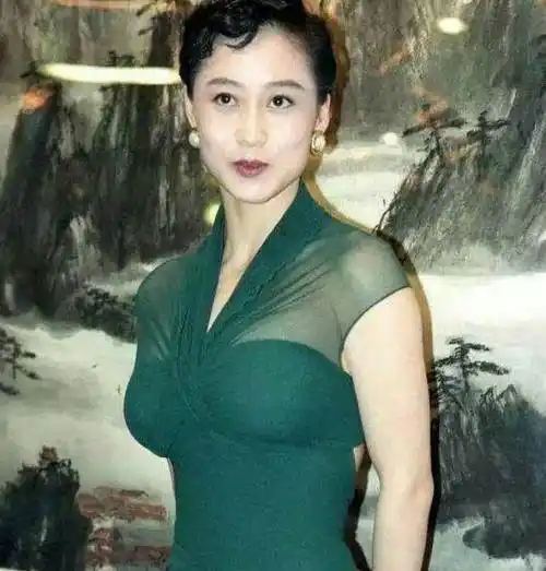 59岁利智近照曝光,身材大变样,李连杰独自后悔?