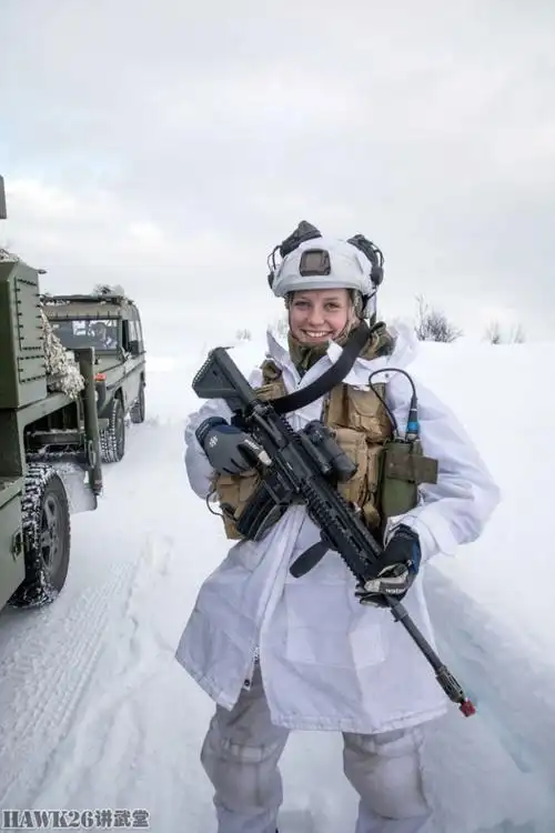 "寒冷反应"多国演习 挪威防空营女兵忠于职守 保卫导弹阵地