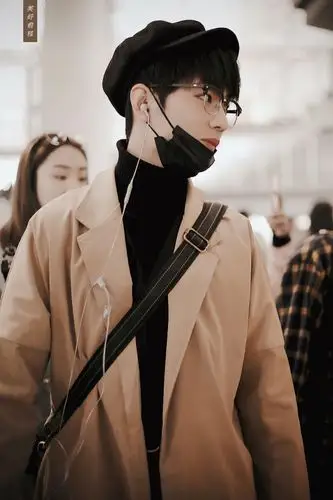 肖战壁纸爱豆背景 贝雷帽风衣眼镜