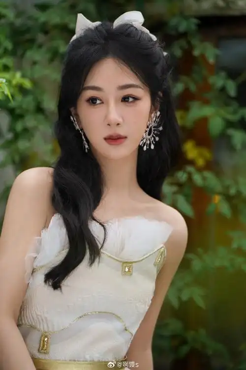 和杨紫点亮微博之夜