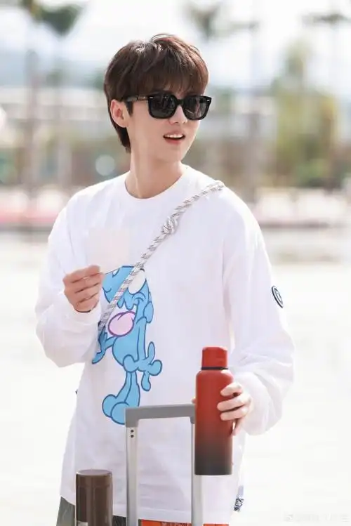 鹿晗用你的名字手机壁纸##哈哈哈哈哈