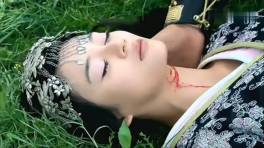 王的女人:云狂溃败,抱着妙戈的尸体投河自尽乐儿晕厥!