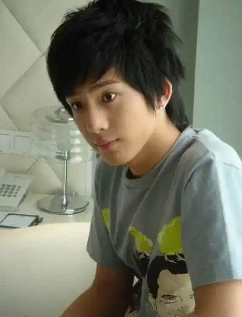 井柏然的励志成名史,他的故事远比你想得更坎坷悲情