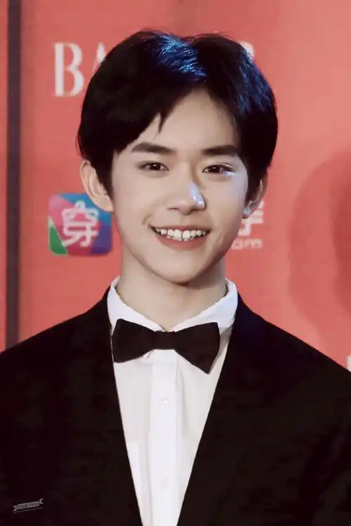 易烊千玺超话2015 /0923 /150923时尚芭莎慈善之夜哎呀我们小杰瑞#易