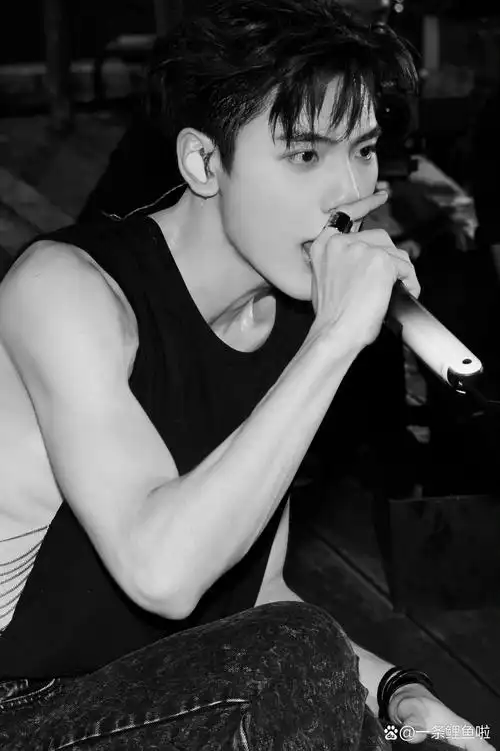 王子异壁纸 好帅呀