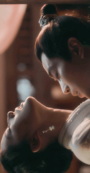 啊,当成年人真好,有这种吻戏看