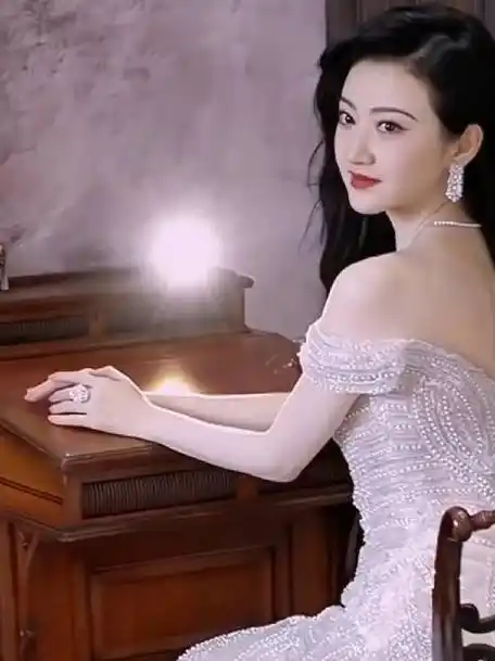 景甜要是身高165以上,比范好看多了