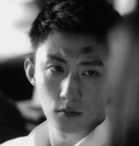 结爱千岁大人的初恋 黄景瑜 动图 cr:俺八段酱