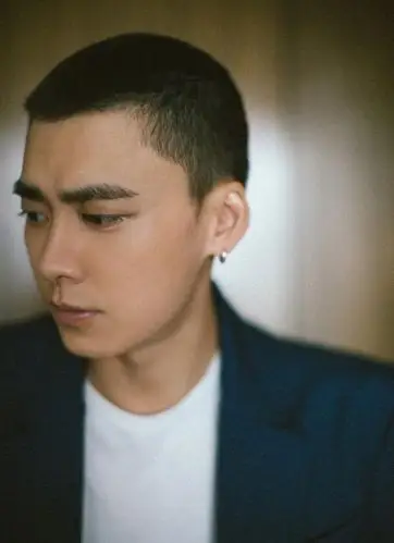 同样是寸头,王俊凯尽显成熟魅力,杨洋和易烊千玺气质各不同