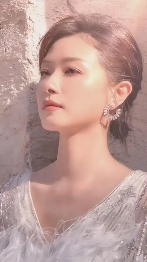 回应: 万茜美图楼