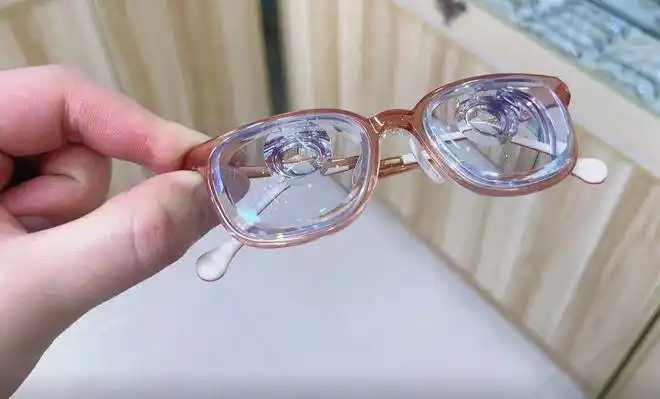 看完让人心疼,保护视力事不宜迟|高度近视|近视眼|焦度计_网易订阅